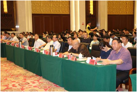 食品行業(yè)齊聚一堂，共商食安大計——第四屆自治區(qū)食品安全論壇在呼和浩特召開